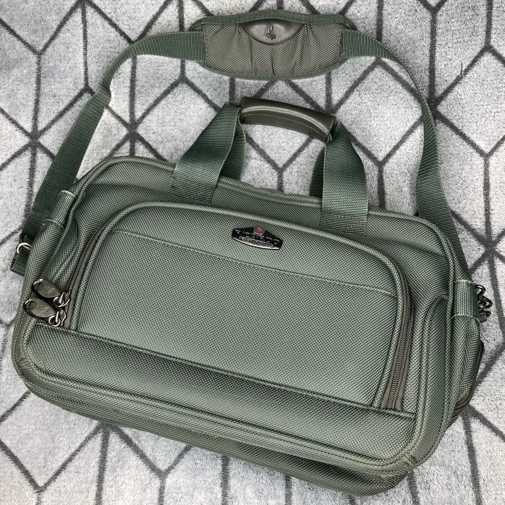 Ricardo Beverly Hills Green Weekend Luggage Carry On Travel Bag C1